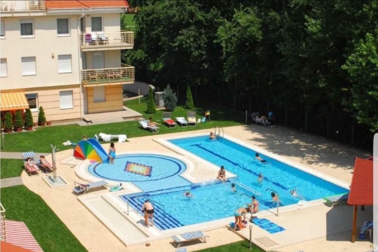 Apartmán Paris-Lux. Hajdúszoboszló Exteriér fotografie